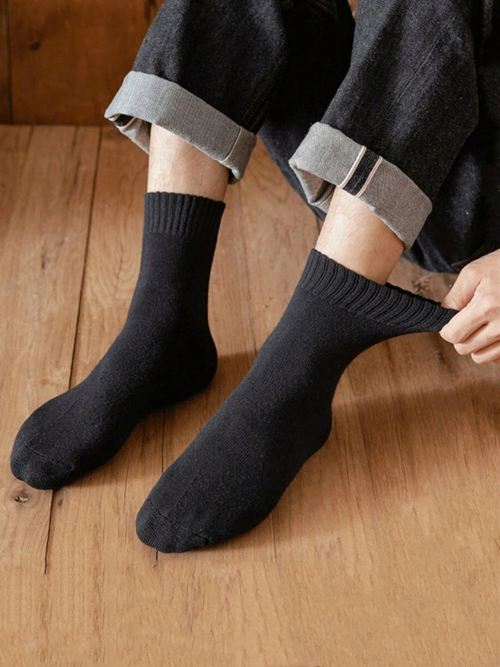 5 Pairs of Black Winter Socks for Men, Thickened and Warm, Cold-Resistant, with Inner Terry Lining, Fleece-Lined Warm Mid-Calf Socks for Autumn and Winter, High-Top Socks, Comfortable and Soft, Casual and Business Socks for A