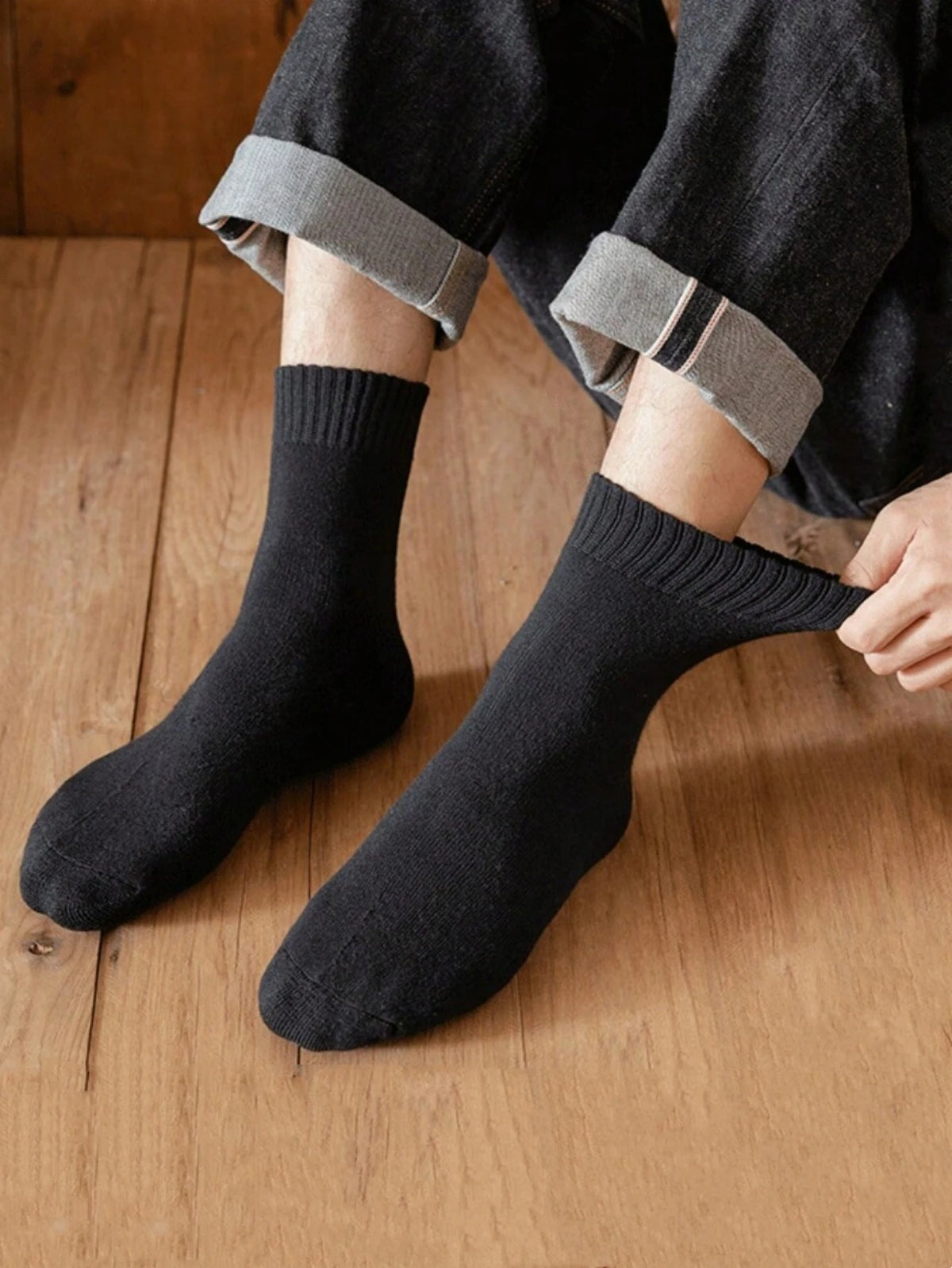 5 Pairs of Black Winter Socks for Men, Thickened and Warm, Cold-Resistant, with Inner Terry Lining, Fleece-Lined Warm Mid-Calf Socks for Autumn and Winter, High-Top Socks, Comfortable and Soft, Casual and Business Socks for A